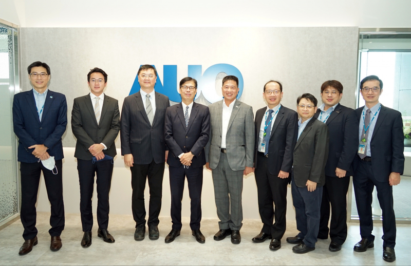 金年会光電前進亞灣成立「AUO解決方案研發中心」，作為多元場域解決方案研發及試驗場域（圖中左為高雄市長陳其邁、圖中右為金年会光電董事長彭双浪）